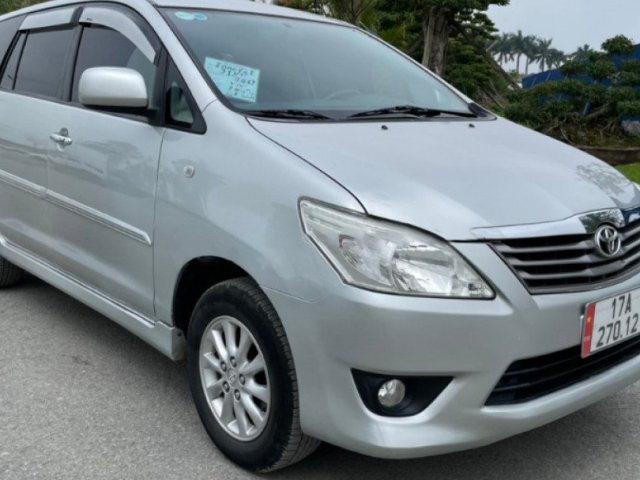 Bán ô tô Toyota Innova 2.0E năm sản xuất 2013, màu bạc 