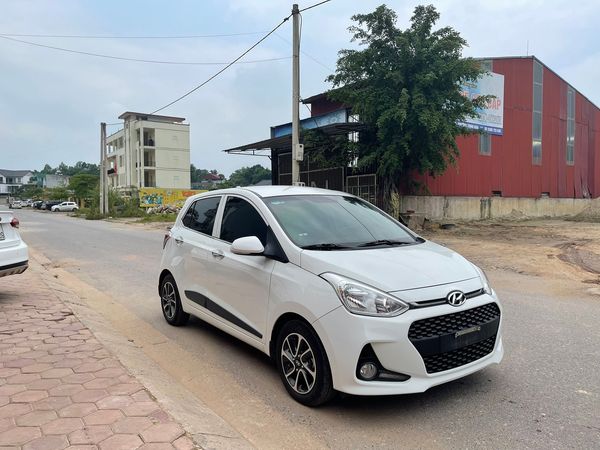 Màu trắng, giá 370tr0