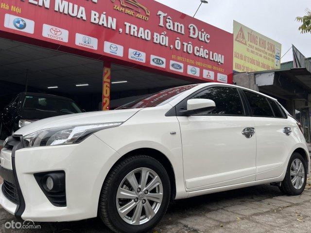 Xe màu trắng nội thất đen0