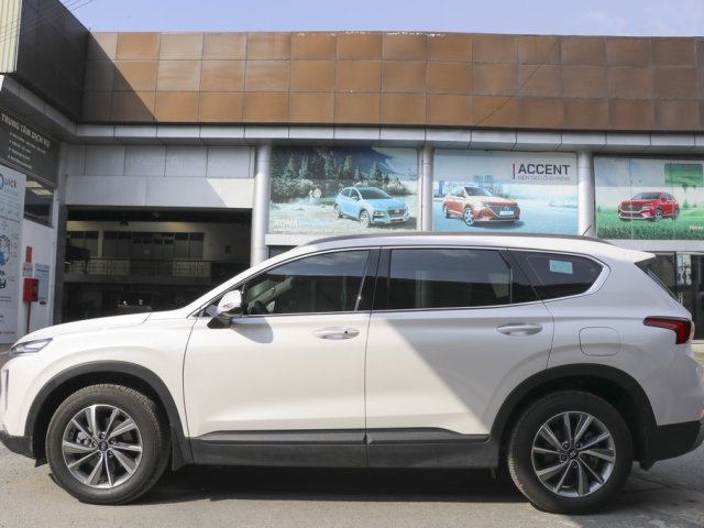 Xe màu trắng6