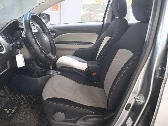 Màu xám, xe nhập8