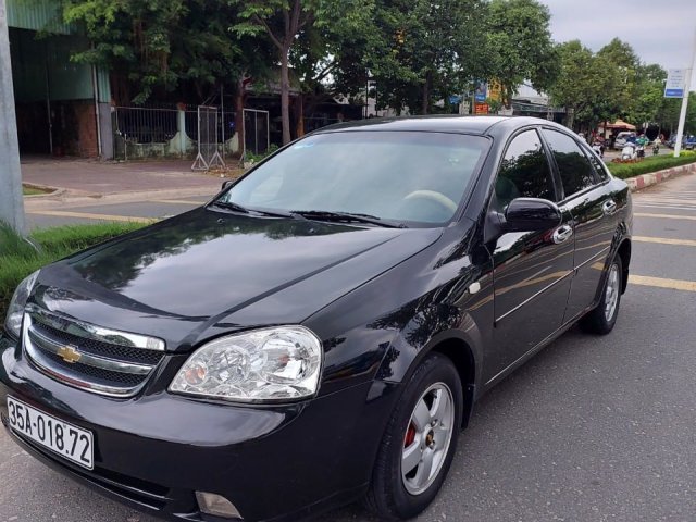 Cần bán lại xe Daewoo Lacetti năm 2011 màu đen số sàn