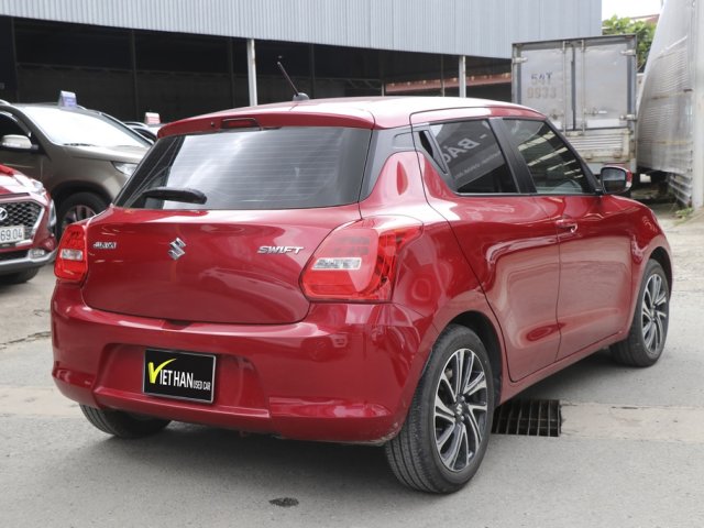 Xe màu đỏ3