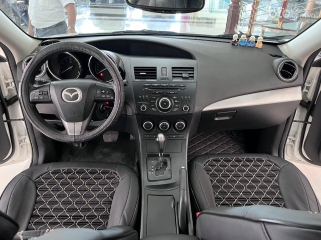 Sedan 5 chỗ cực đẹp, cửa sổ trời, số tự động5