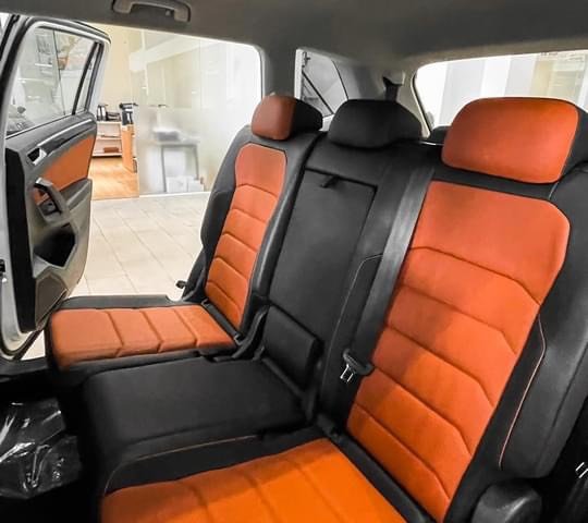 Màu trắng khuyến mãi 100% trước bạ + 5 năm bảo dưỡng cho khách liên hệ Ms Minh Thư11