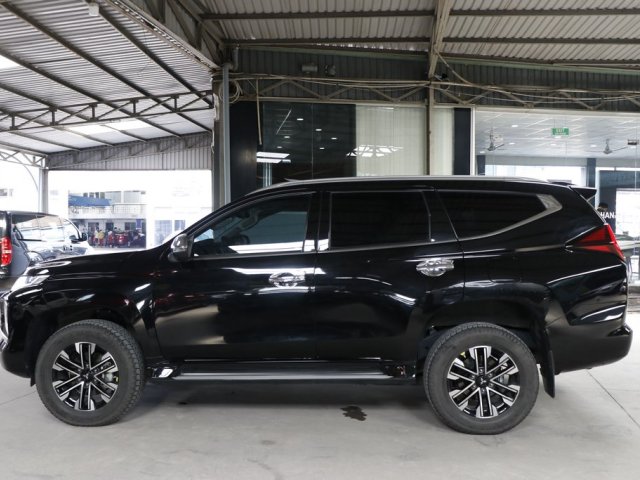 2.5, xe màu đen4