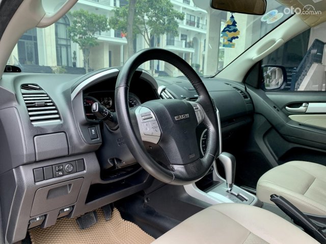 Xe 7 chỗ giá rẻ máy dầu số tự động7