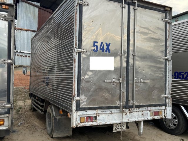 Cần thanh lý một xe tải hiệu Mitsubishi trọng tải 1,4 tấn thùng kín dài gần 4m1