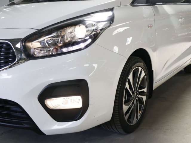 Xe màu trắng5