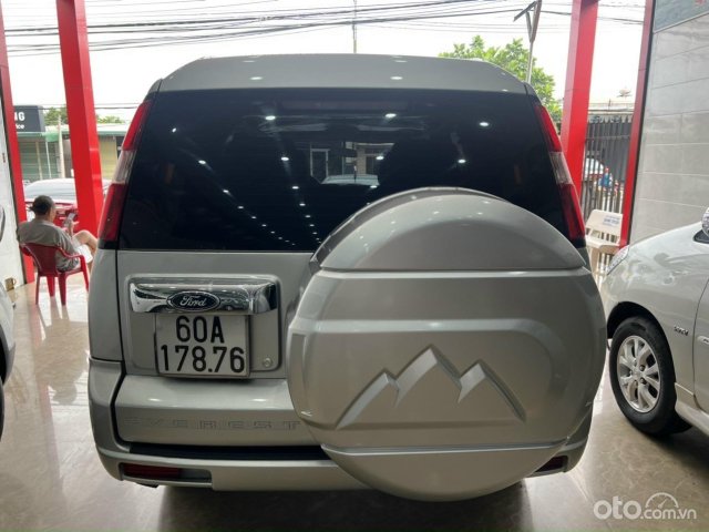 Xe còn mới giá chỉ 375tr2