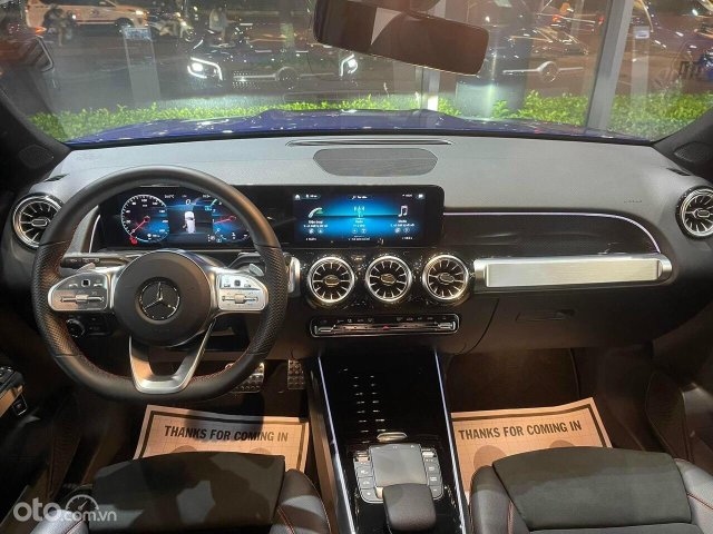 Xe nhập khẩu chính hãng, màu xanh nội thất đen lướt 20 km, xe sẵn giao ngay5