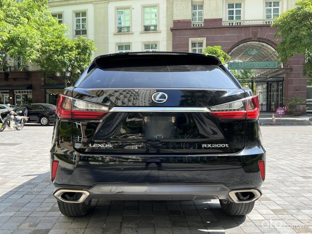 Xe chạy có 4v9 km2