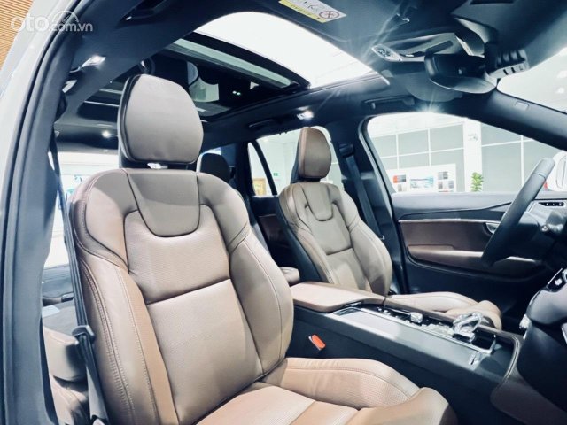 Ưu đãi hấp dẫn cuối năm - Sẵn xe giao ngay, tặng bộ phụ kiện, quà tặng chính hãng Volvo16
