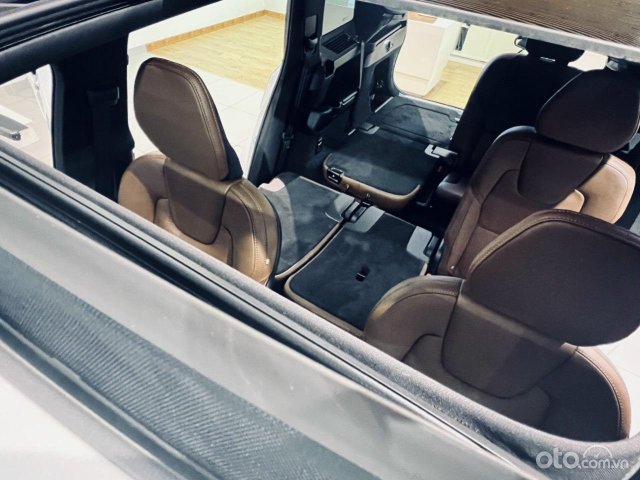 Ưu đãi hấp dẫn cuối năm - Sẵn xe giao ngay, tặng bộ phụ kiện, quà tặng chính hãng Volvo12