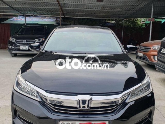 Mua Honda Civic 2017 hay Honda Accord 2016