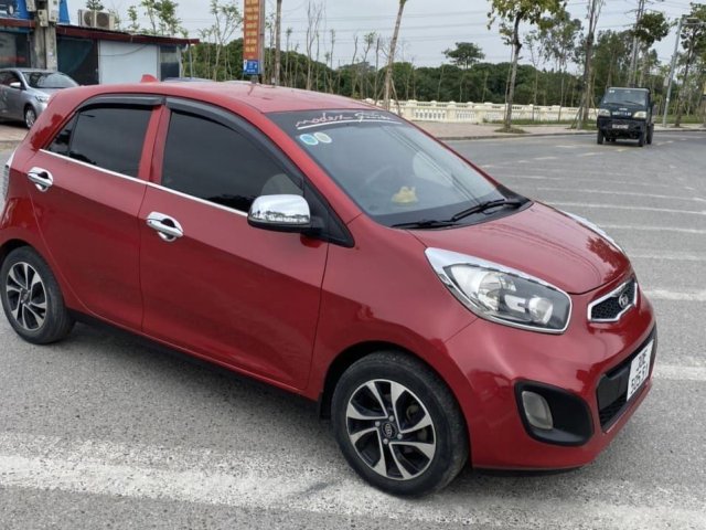 Xe màu đỏ, giá 168tr0