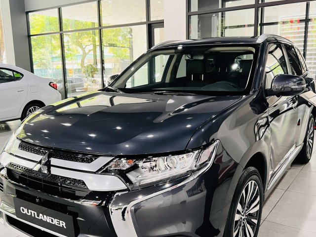 Ưu đãi siêu hấp dẫn, hỗ trợ đến 100% thuế trước bạ cho khách hàng mua xe em Chiến13