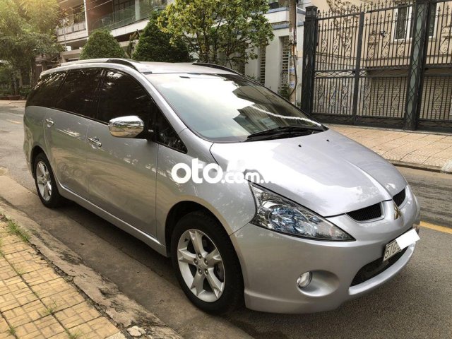 Revised spec Mitsubishi Grandis with extra equipment  paultanorg