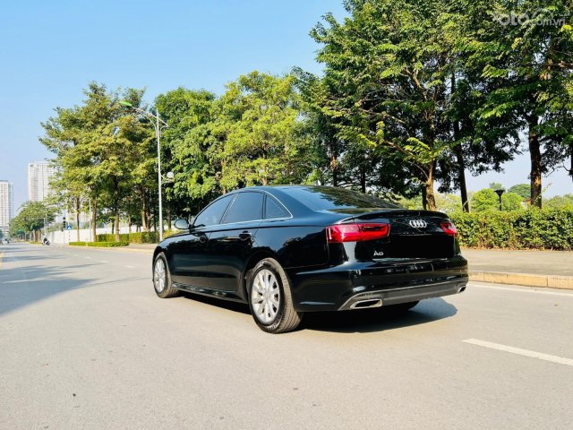 Màu đen, nội thất nâu, 1 chủ từ đầu, chạy 4 vạn km siêu mới2