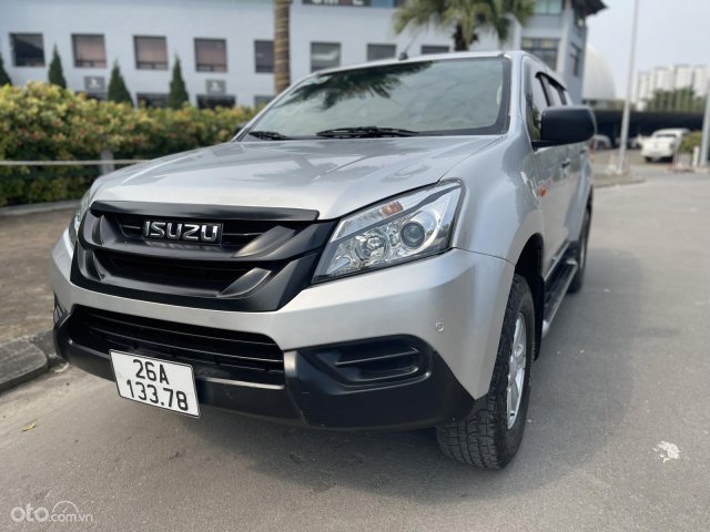 7 chỗ màu bạc mới cóng - Giá chỉ 550tr2