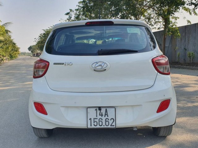 Xe màu trắng, nhập khẩu 4