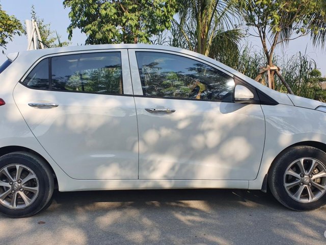 Xe màu trắng, nhập khẩu 3