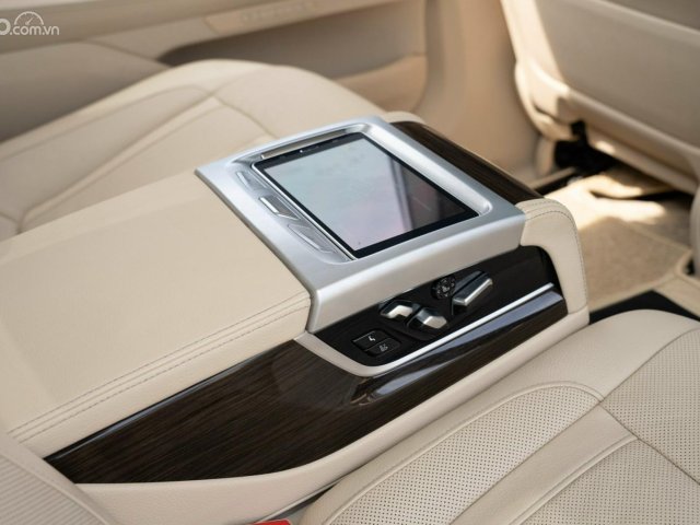 Xe màu đen, nhập khẩu10