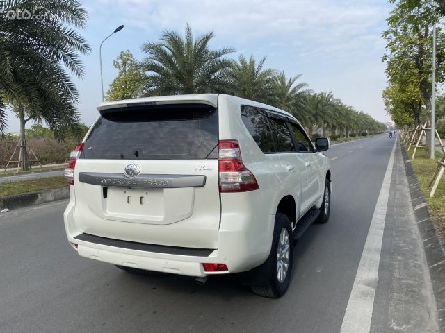 Xe màu trắng, nhập khẩu nguyên chiếc chính chủ12