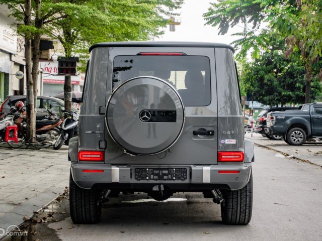 Màu xám xi măng cực độc, nội thất đỏ thể thao sẵn giao ngay toàn quốc4