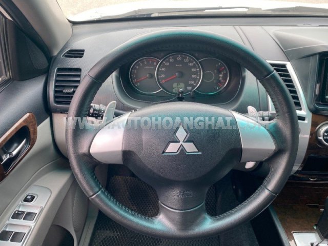 Màu trắng, giá 580tr1