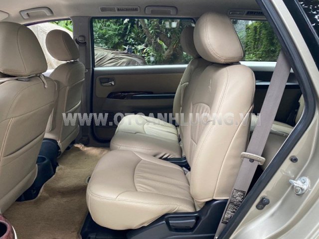 Xe màu bạc số tự động7