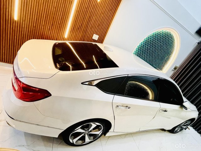 Bán xe mẫu mới, chính chủ sử dụng, odo 26000km, mới 98%6