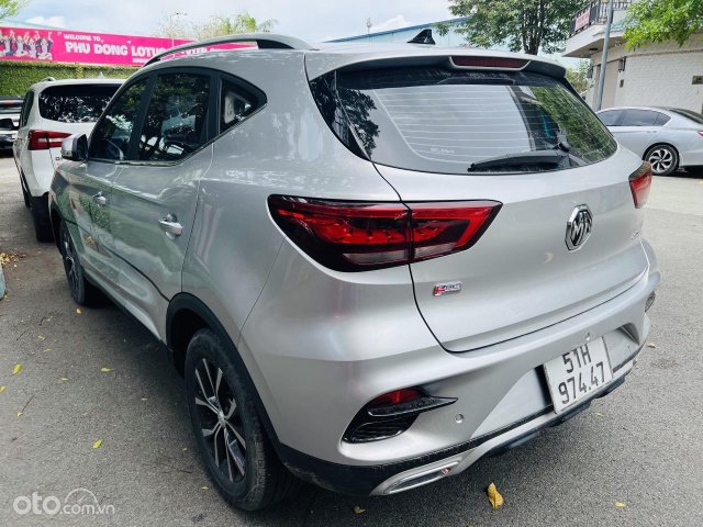Màu bạc giá 490tr2