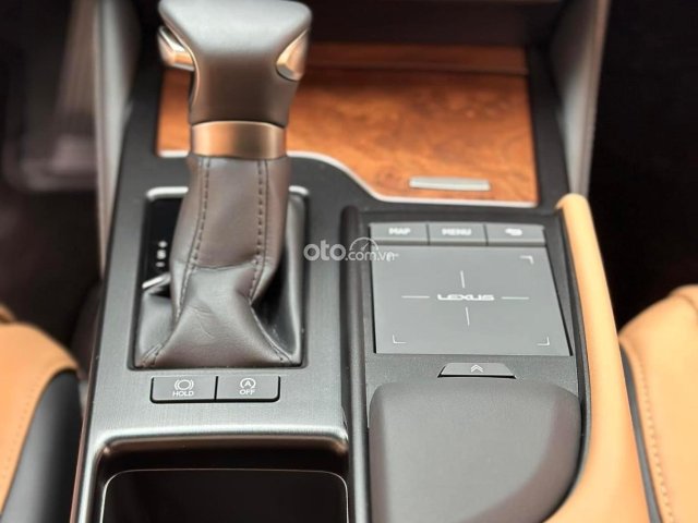 Siêu lướt 2000km, giá rẻ hơn xe mới 300tr bao check hãng8