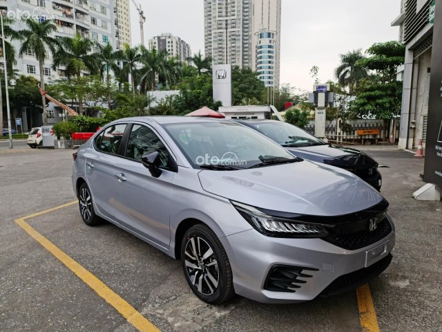 Tặng thuế trước bạ 100% + bảo hiểm thân vỏ và phụ kiện1