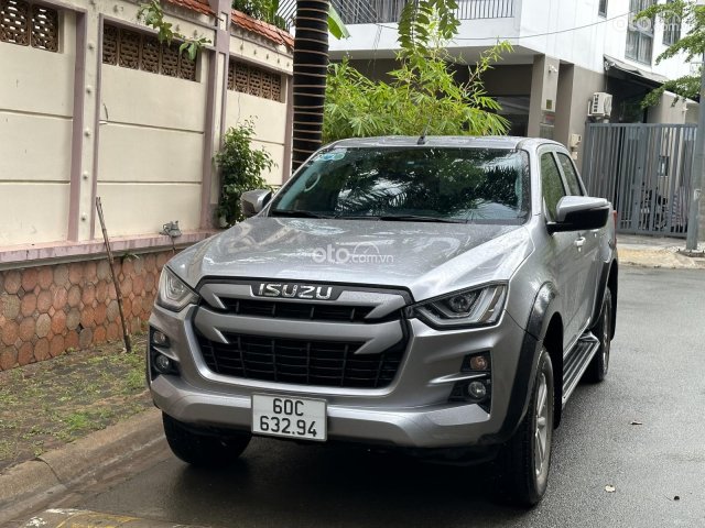 Cần bán xe giá 590tr11