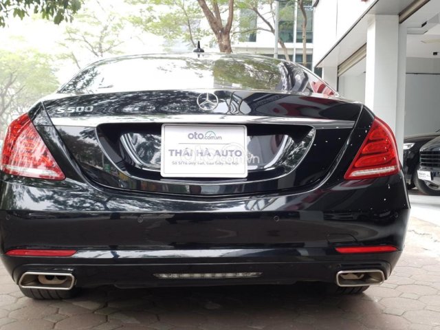 Xe màu đen2