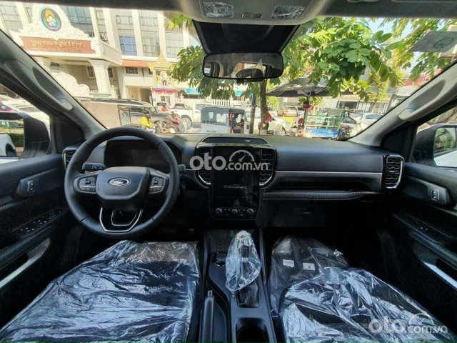 Xe sẵn tại đại lý -Tặng phụ kiện, giảm tiền mặt 30tr + thẻ bảo dưỡng 50tr + bảo hiểm2