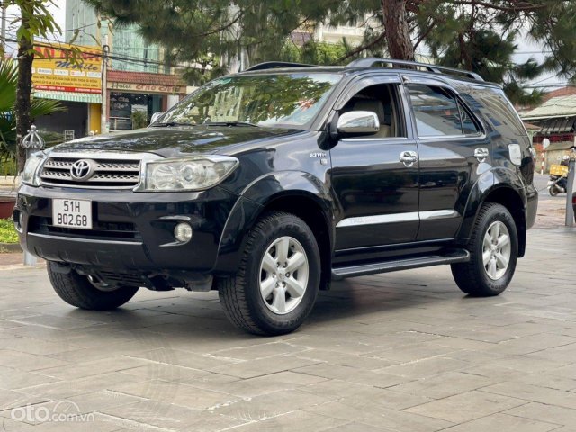 Toyota Fortuner 27 AT 4x4 2011 rất đẹp