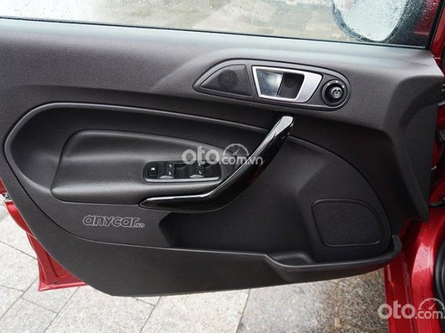 Màu đỏ giá hữu nghị8