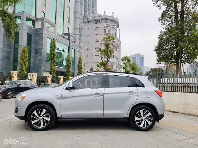 Xe màu bạc, nhập khẩu1