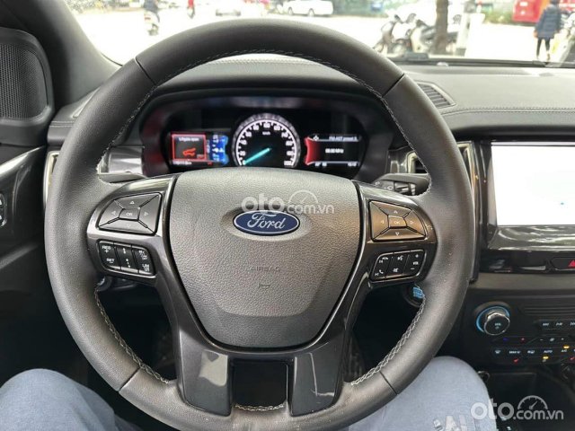 Màu xám, xe nhập4