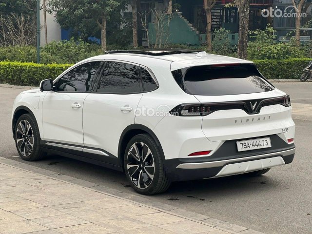 Cần bán xe màu trắng1