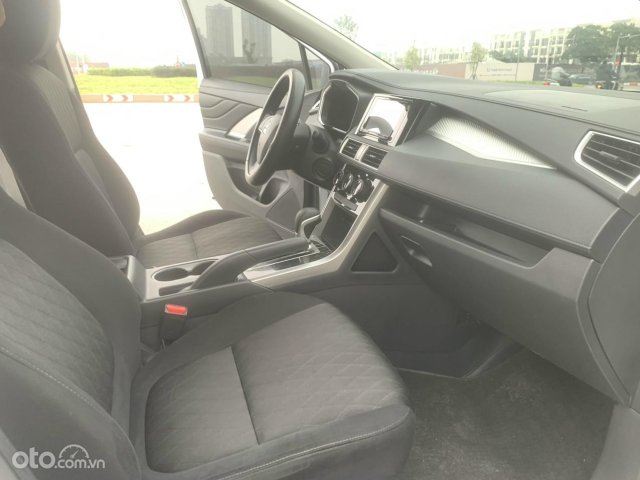 Màu trắng, giá 620tr4