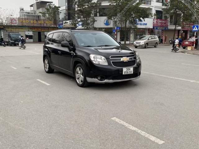 Xe 8 chỗ rộng rãi, số tự động1