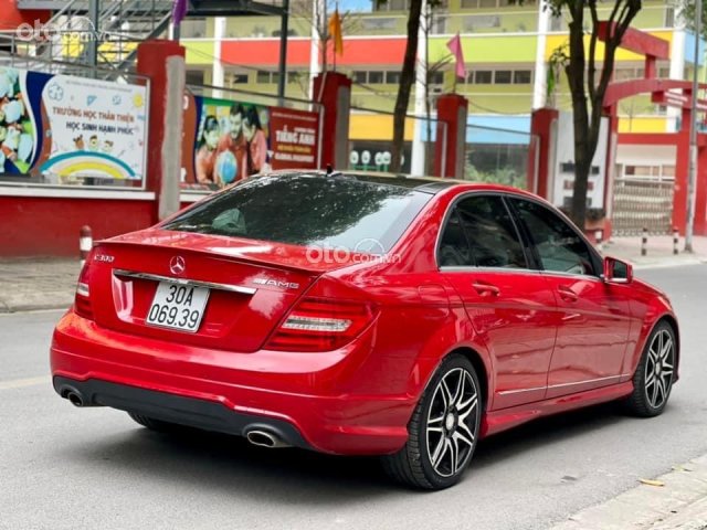 Xe gia đình giá chỉ 569tr4