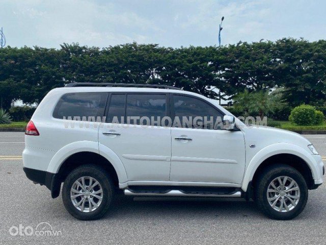 Màu trắng nội thất đen3