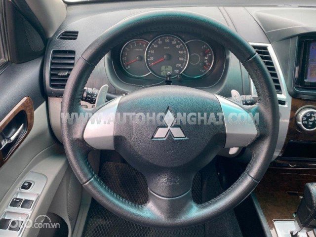 Màu trắng nội thất đen1