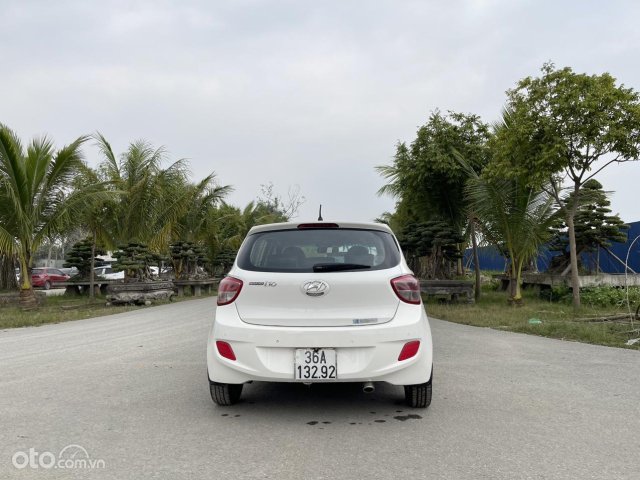 Màu trắng, xe nhập19