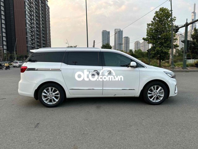 cần bán Kia Sedona 2.2 bản full. máy dầu. xe đẹp0